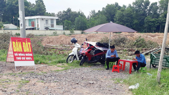 Sốt đất “hạ nhiệt”: Giá bất động sản cắm đầu lao dốc? - Ảnh 1. Sốt đất “hạ nhiệt”: Giá bất động sản cắm đầu lao dốc? - Ảnh 1.