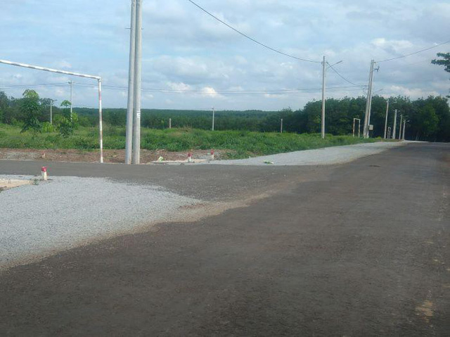 Khu dân cư giao đất không đấu giá bị ‘tuýt còi’, dân mua nhà 4 năm chưa có sổ - Ảnh 4. Khu dân cư giao đất không đấu giá bị ‘tuýt còi’, dân mua nhà 4 năm chưa có sổ - Ảnh 4.