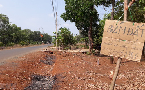 "Sốt" đất nền: quản hay cấm?