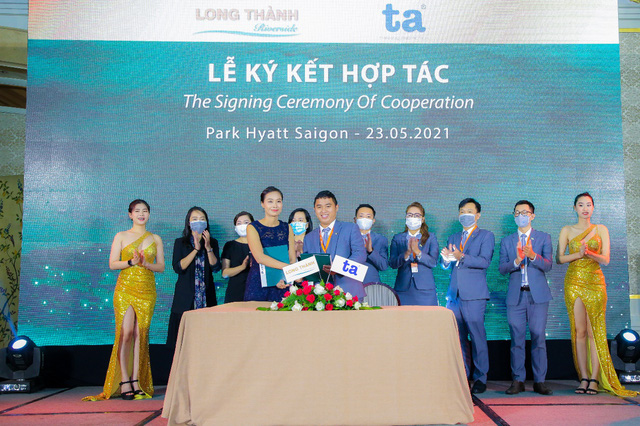 Lễ ký kết giữa Công ty BĐS Long Thành Riverside với 2 đơn vị phân phối - Ảnh 1. Lễ ký kết giữa Công ty BĐS Long Thành Riverside với 2 đơn vị phân phối - Ảnh 1.