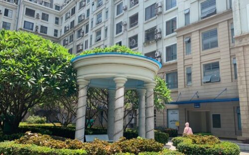 Không bán được, giá bất động sản vẫn găm giá