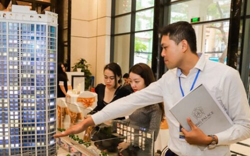 Lộ diện nhà đầu tư bất động sản "đuối sức"