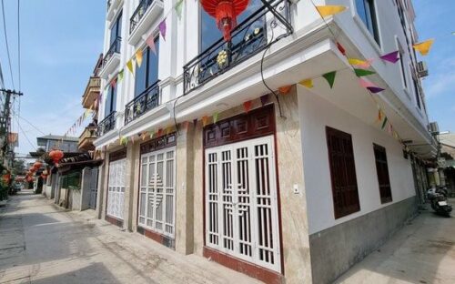 Nhà đầu tư bất động sản than “hết tiền”