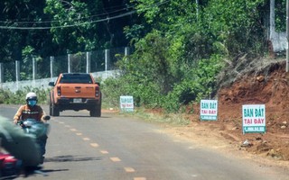 8 tháng bán mới được nền đất, môi giới cả đêm không ngủ chờ sáng sớm đi gặp khách hàng 5 8 tháng bán mới được nền đất, môi giới cả đêm không ngủ chờ sáng sớm đi gặp khách hàng