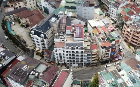 Nhà siêu mỏng, méo mó lại xuất hiện trên đường mới mở tại Hà Nội 2 Nhà siêu mỏng, méo mó lại xuất hiện trên đường mới mở tại Hà Nội