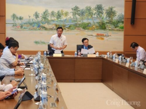 Đại biểu quốc hội: Cần có “van” để khóa tình trạng bong bóng bất động sản 10 Đại biểu quốc hội: Cần có “van” để khóa tình trạng bong bóng bất động sản