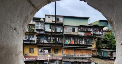 Cận cảnh 'tổ chim, chuồng cọp' nhức nhối tại tập thể đầu tiên được Hà Nội lập quy hoạch 6 Cận cảnh 'tổ chim, chuồng cọp' nhức nhối tại tập thể đầu tiên được Hà Nội lập quy hoạch