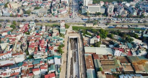 Đường dẫn xuống hầm chui Giải Phóng - Kim Đồng dần lộ diện