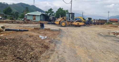 Chưa áp giá đền bù đã san ủi đất của dân?