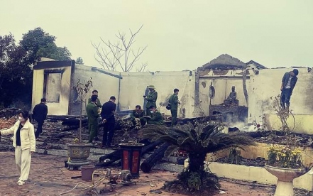 Một ngôi đền ở Yên Bái cháy rụi sáng mùng 4 Tết