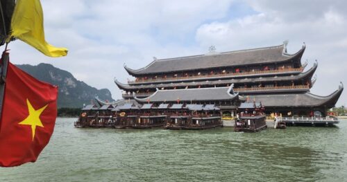 Bất ngờ với hình ảnh du xuân ở chùa Tam Chúc