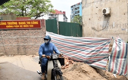 Hàng chục cửa hàng trên đất vàng phố Huế, Hà Nội đóng cửa, treo biển cho thuê 1 Hàng chục cửa hàng trên đất vàng phố Huế, Hà Nội đóng cửa, treo biển cho thuê