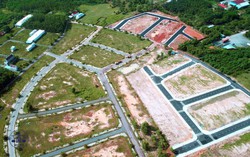 Cận cảnh hàng rào thi công gây tắc nghiêm trọng đại lộ Thăng Long