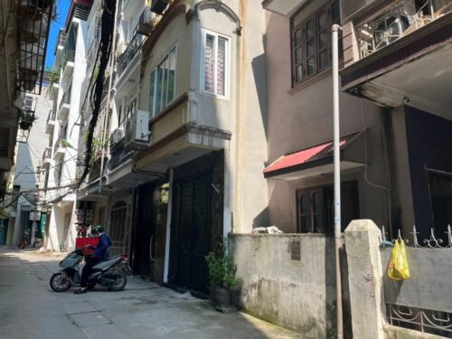 Nhờ môi giới bán nhanh căn nhà 5,8 tỷ nhưng mãi không bán được, 2 tháng sau có môi giới khác “cam kết bán trong vòng 7-30 ngày, lấy 8% phí hoa hồng” 1 Nhờ môi giới bán nhanh căn nhà 5,8 tỷ nhưng mãi không bán được, 2 tháng sau có môi giới khác “cam kết bán trong vòng 7-30 ngày, lấy 8% phí hoa hồng”